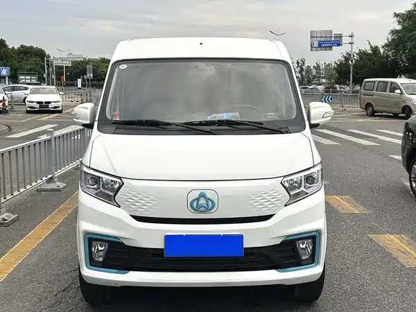 Changan Crossstar V5 EV 2025