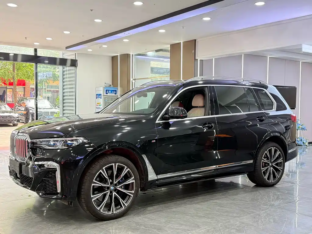 BMW X7 2022 — фото 1