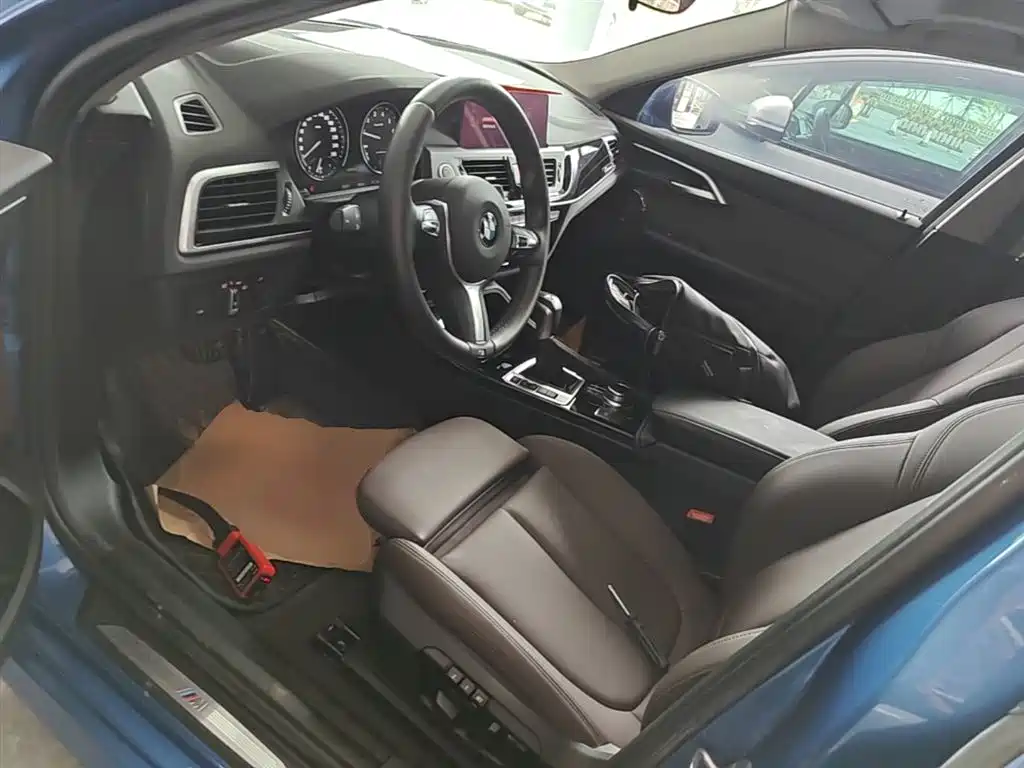 BMW 1 Series 2019 — фото 15