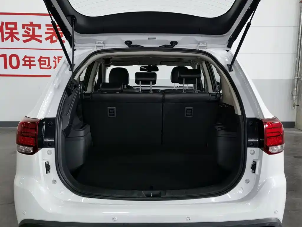 Mitsubishi Outlander 2017 — фото 16