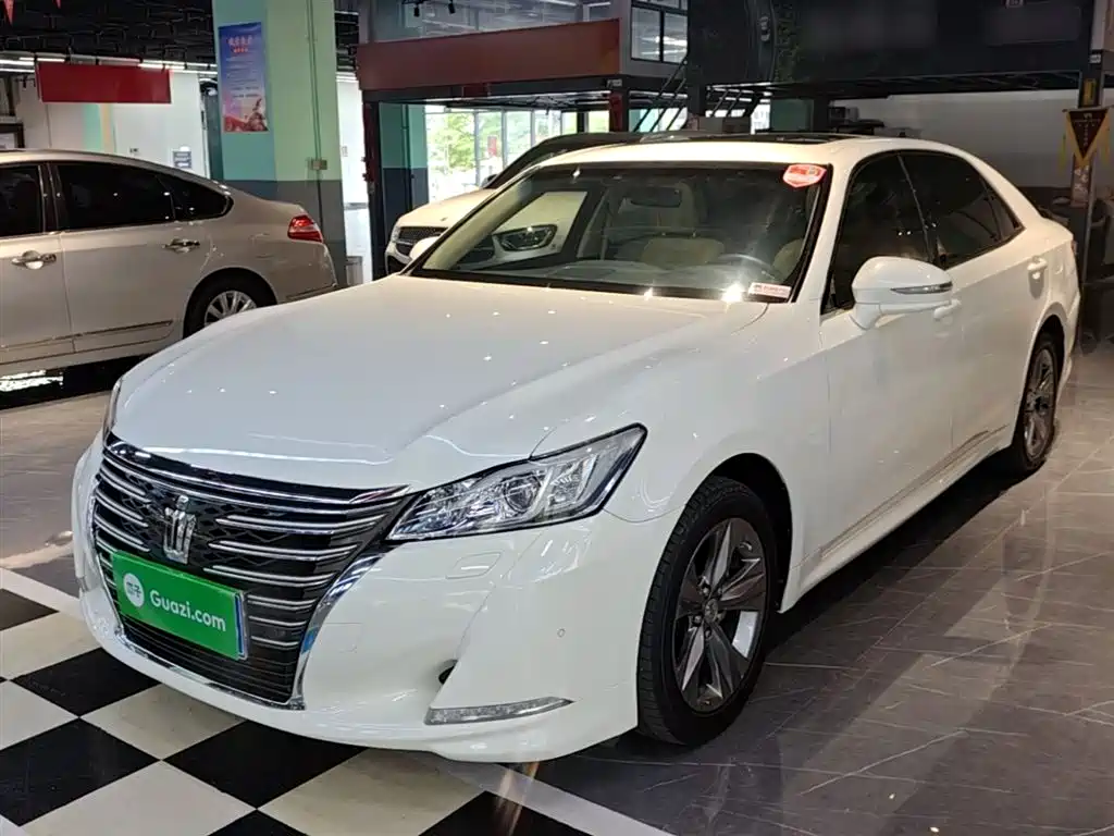 Toyota Crown 2016 — фото 2