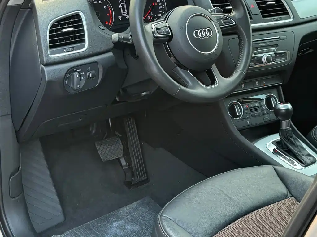 Audi Q3 2018 — фото 18