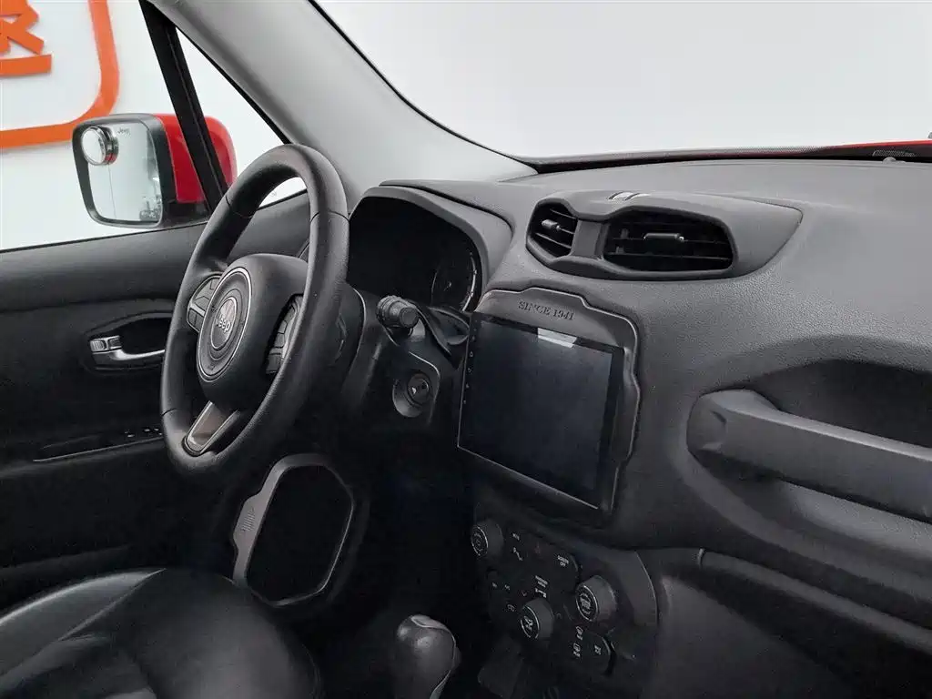 Jeep Renegade 2018 — фото 22