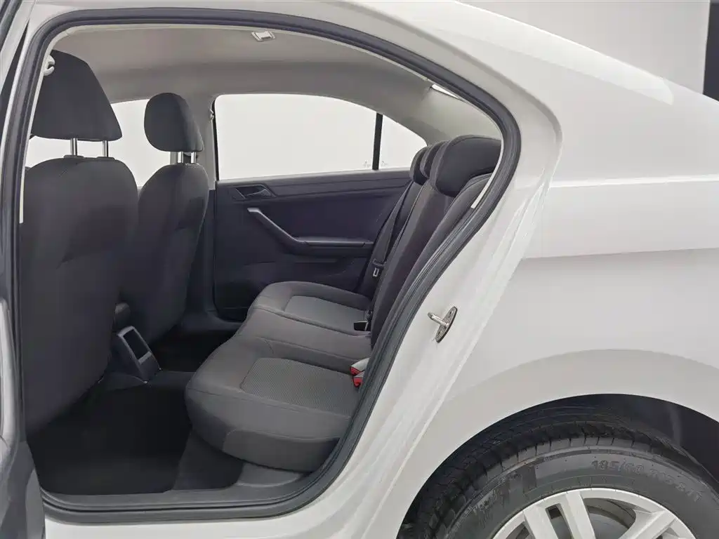 Volkswagen Jetta 2019 — фото 15