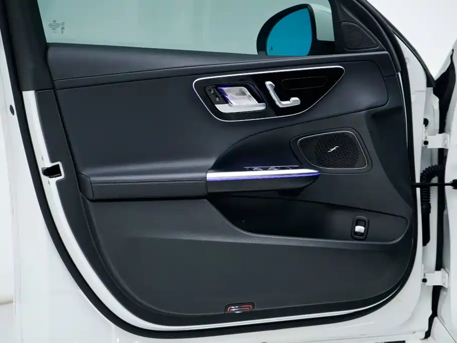 Mercedes-Benz C-Class 2023 — фото 15