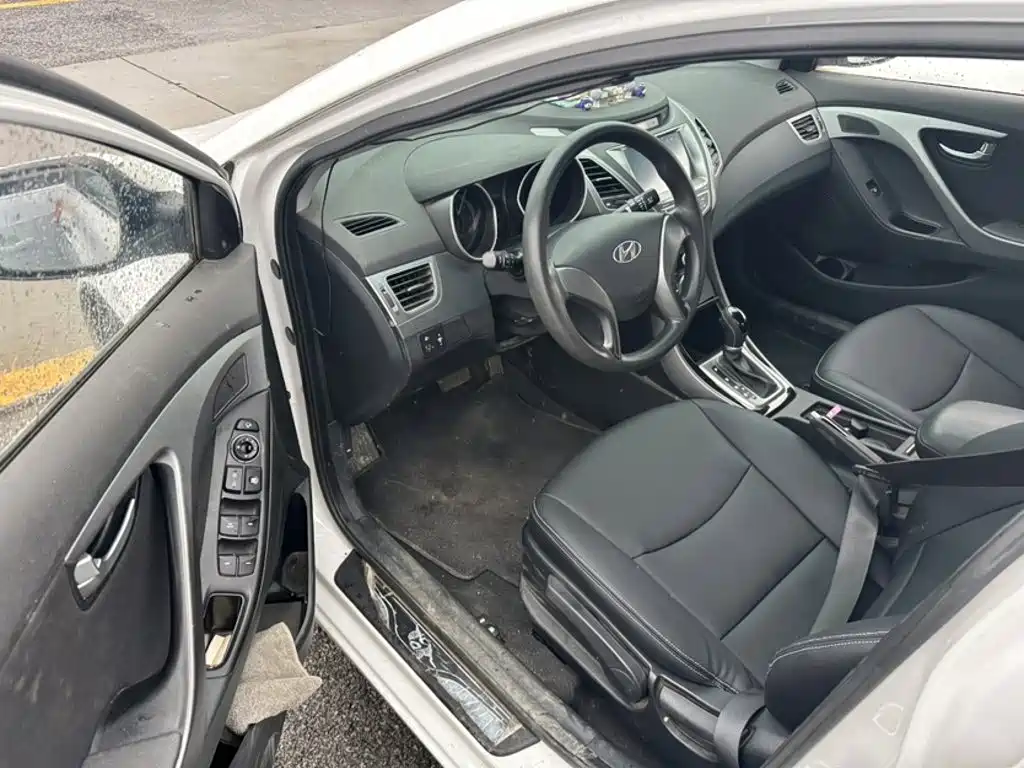 Hyundai Elantra 2016 — фото 15