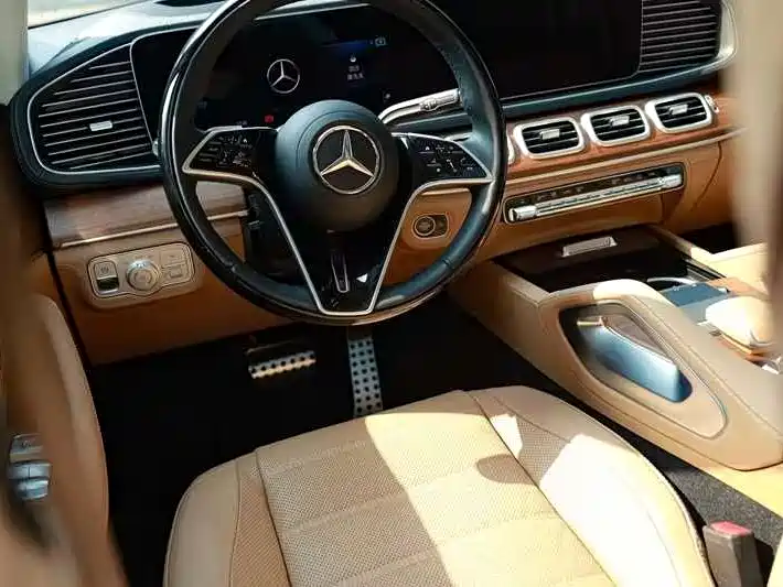 Mercedes-Benz GLS — фото 10