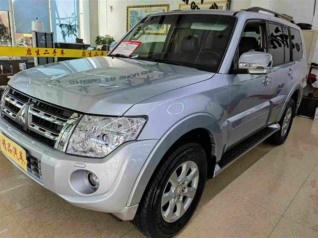 Mitsubishi Pajero 2015 — фото 1