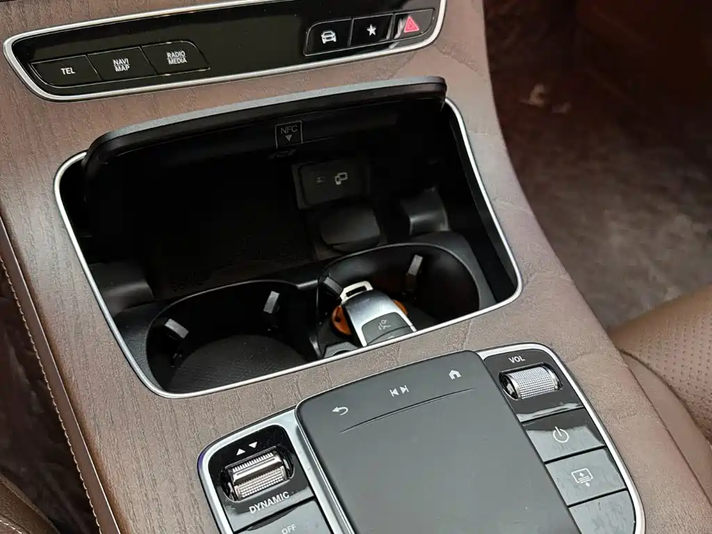 Mercedes-Benz E-Class 2023 — фото 16