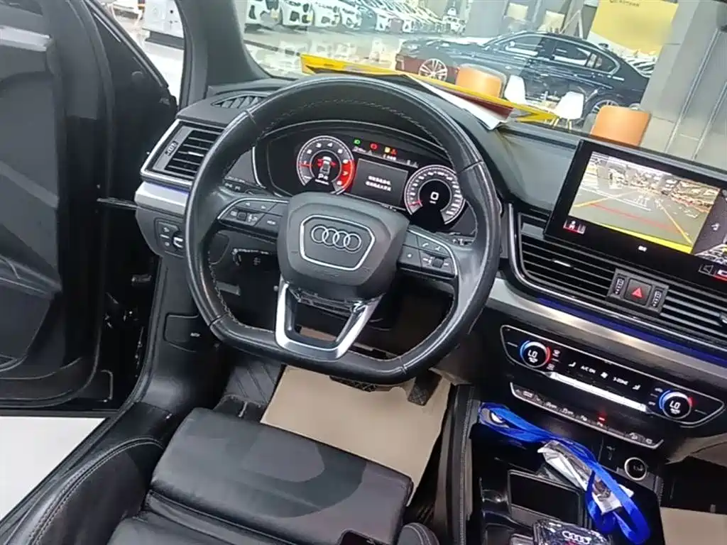 Audi Q5L Sportback 2021 — фото 11