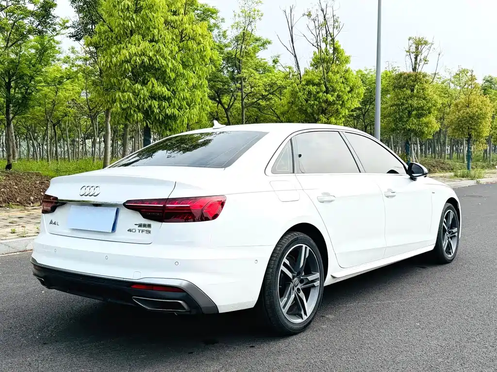 Audi A4L 2021 — фото 11