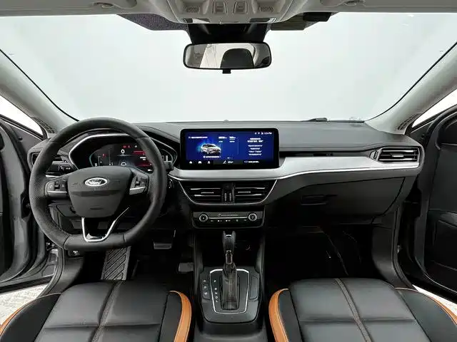 Ford Focus 2023 — фото 10