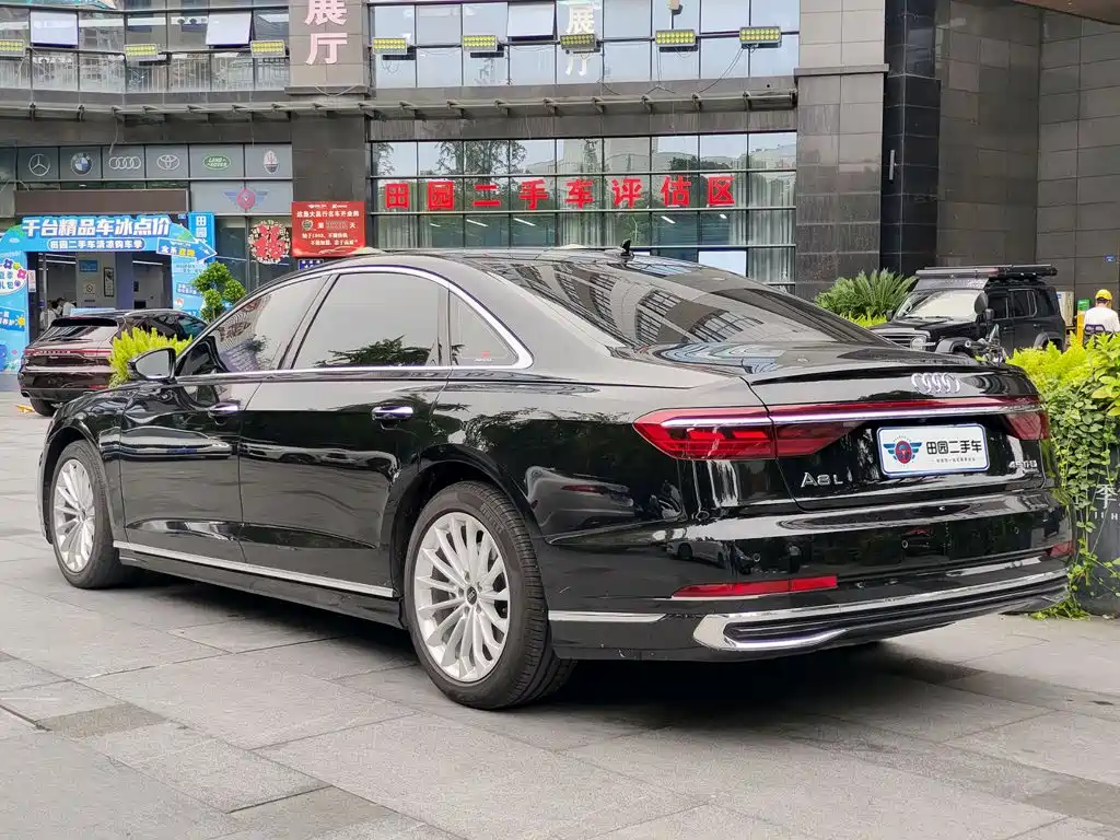 Audi A8 2023 — фото 4