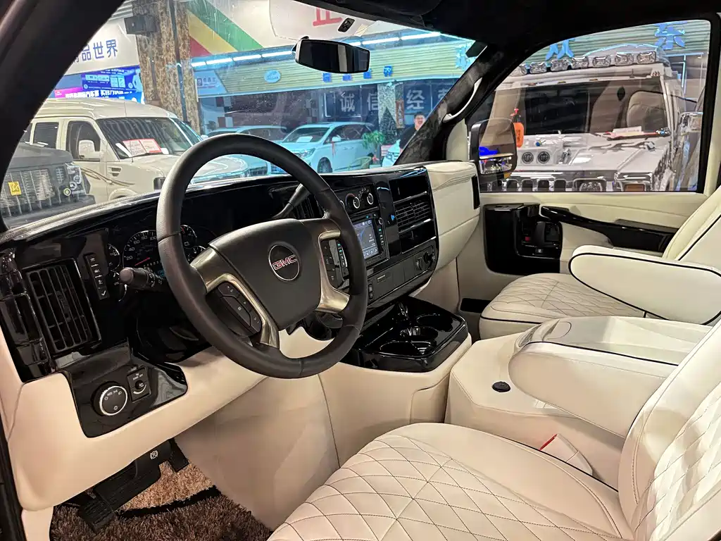 GMC Savana 2018 — фото 10