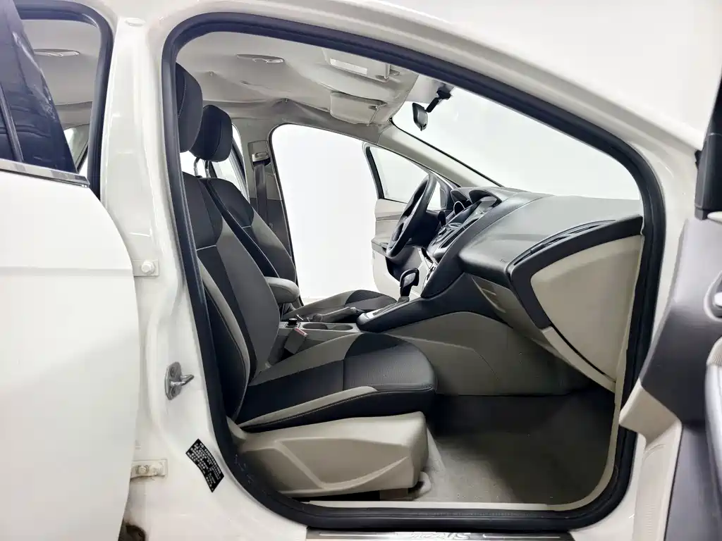 Ford Focus 2013 — фото 13