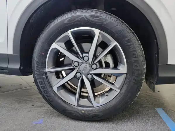 Geely Binyue 2021