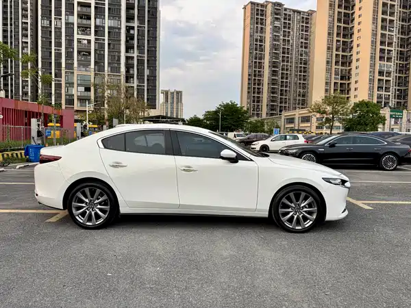 Mazda 3 Axela 2023