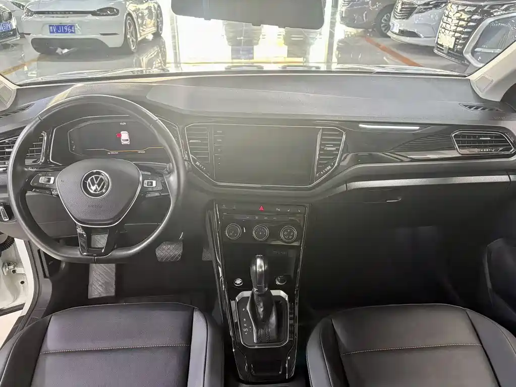 Volkswagen T-Roc 2022 — фото 3
