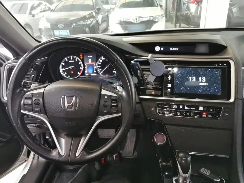 Honda Spirior 2016 — фото 10