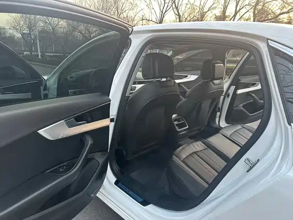 Audi A4L 2021