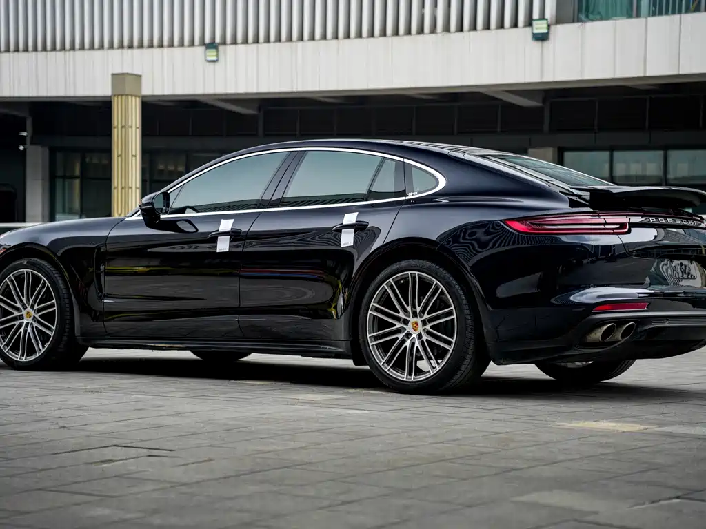 Porsche Panamera 2017 — фото 15