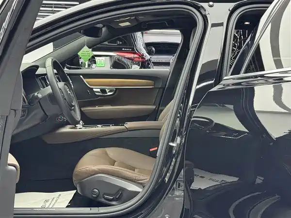 Volvo S90 Plug-In Hybrid 2022