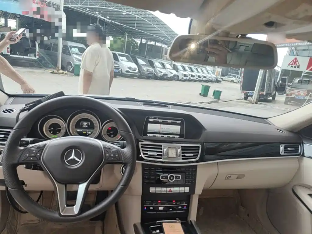 Mercedes-Benz E-Class 2015 — фото 10