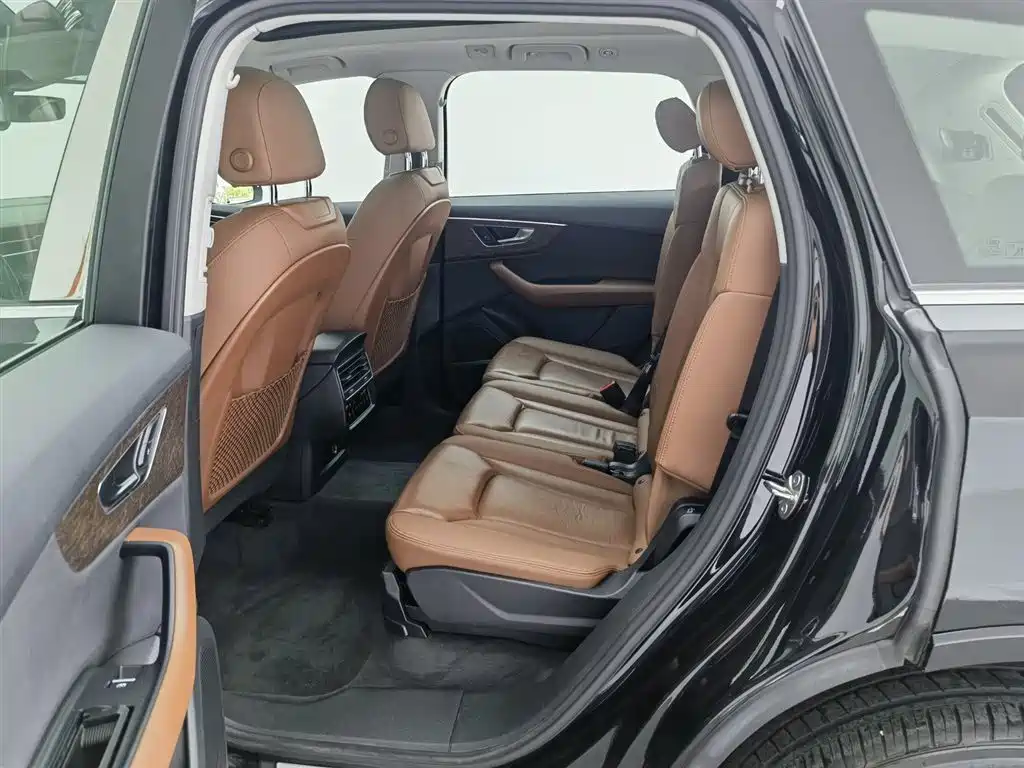 Audi Q7 2021 — фото 15
