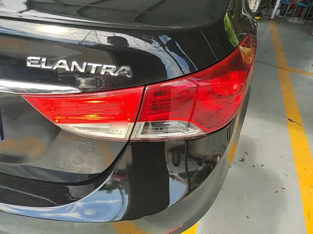 Hyundai Elantra 2015 — фото 8