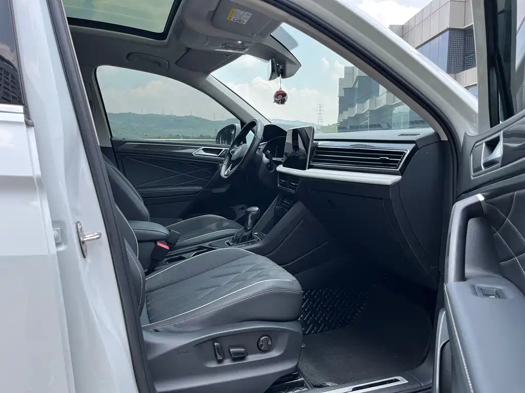 Volkswagen Tiguan L 2023 — фото 26