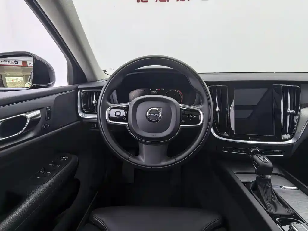 Volvo S60 2021 — фото 13
