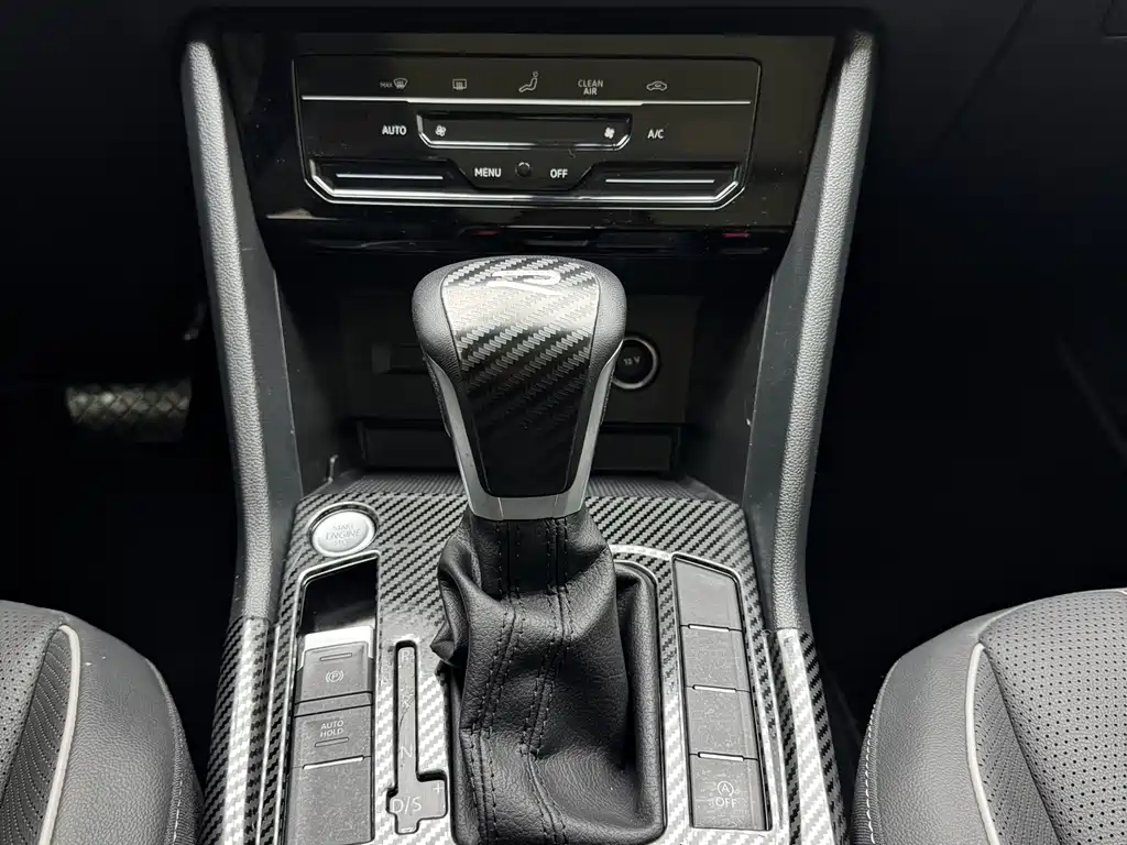Volkswagen Tiguan L 2023 — фото 9