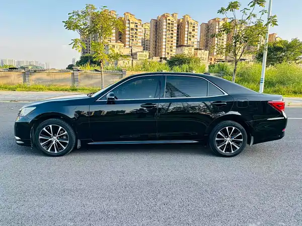 Toyota Crown 2018
