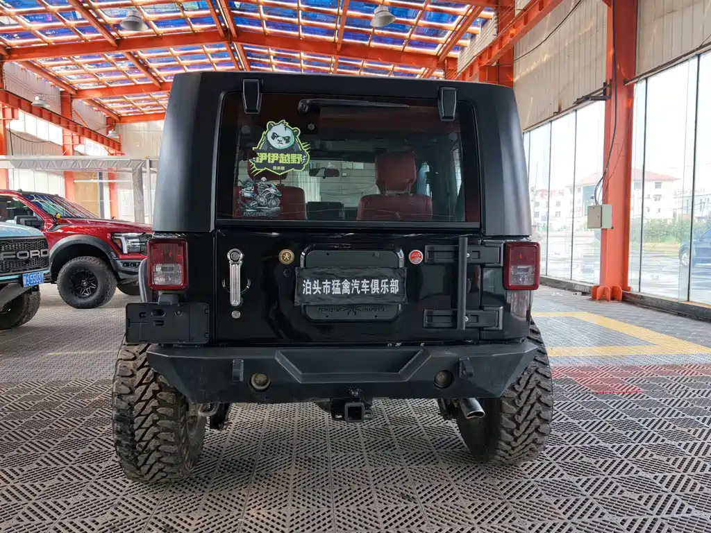 Jeep Wrangler 2010 — фото 4