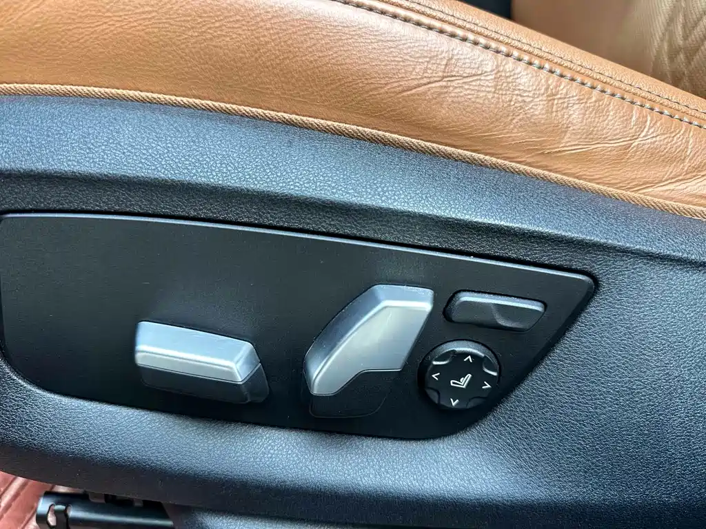 BMW 5 Series 2021 — фото 17