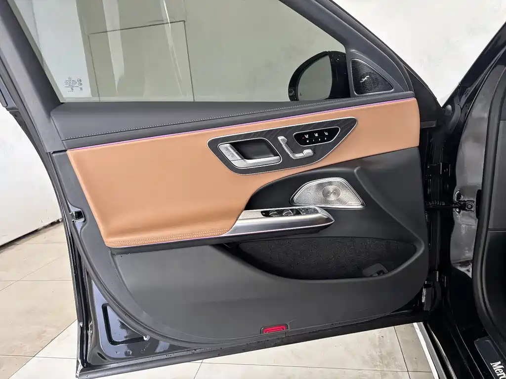 Mercedes-Benz E-Class 2025 — фото 10