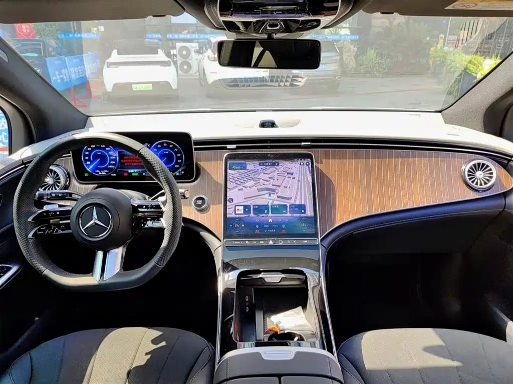 Mercedes-Benz EQE SUV 2024 — фото 10