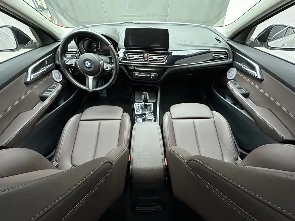 BMW 1 Series 2022 — фото 11