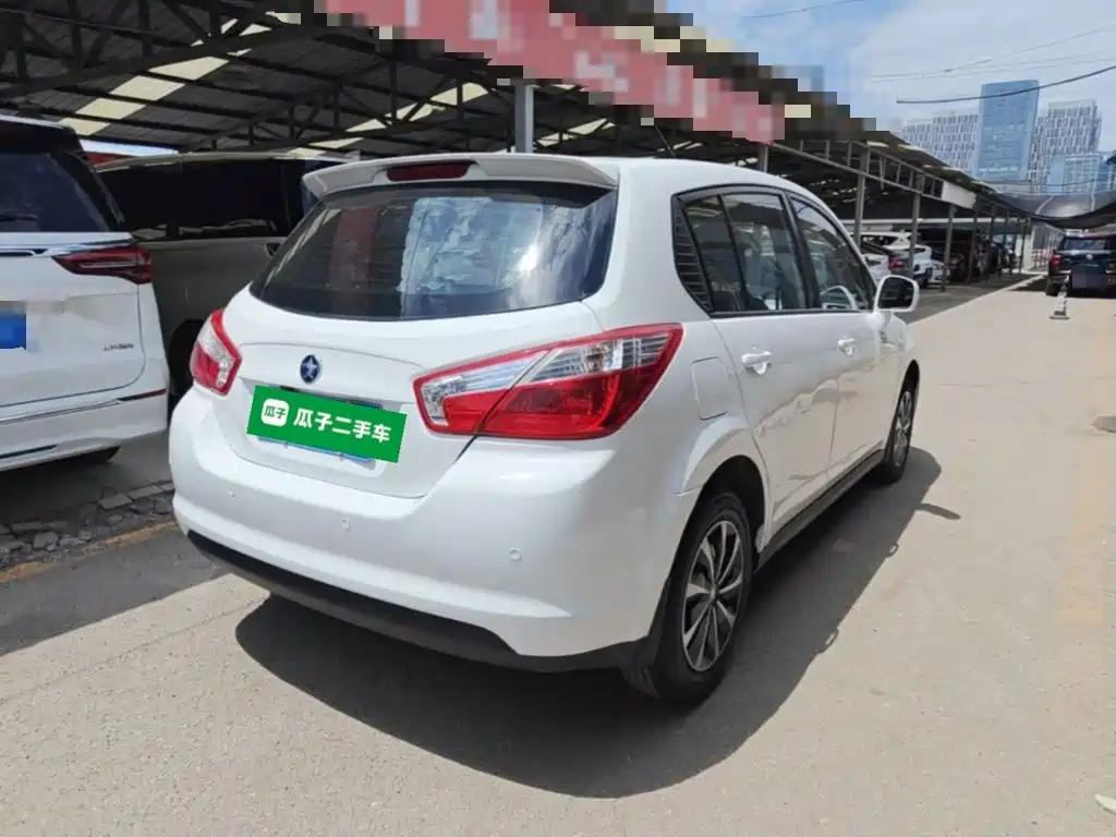 Venucia R50 2017