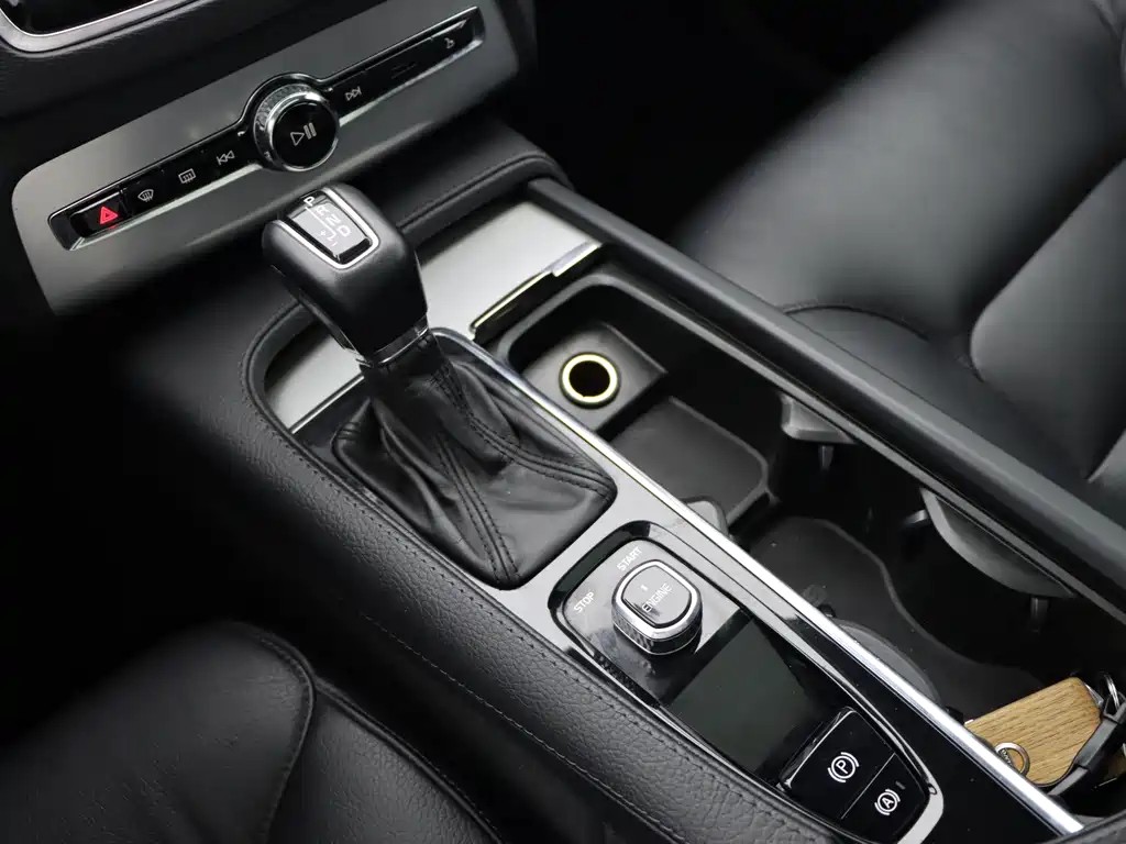 Volvo XC90 2016 — фото 18