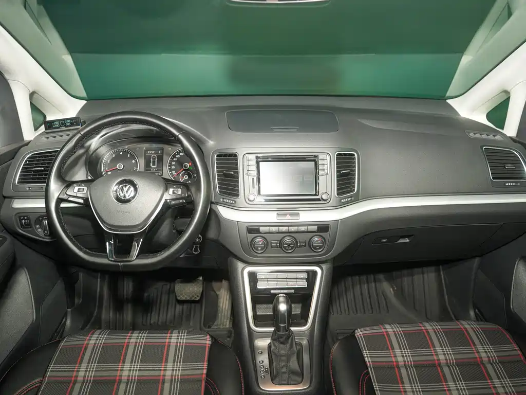 Volkswagen Sharan 2017 — фото 25