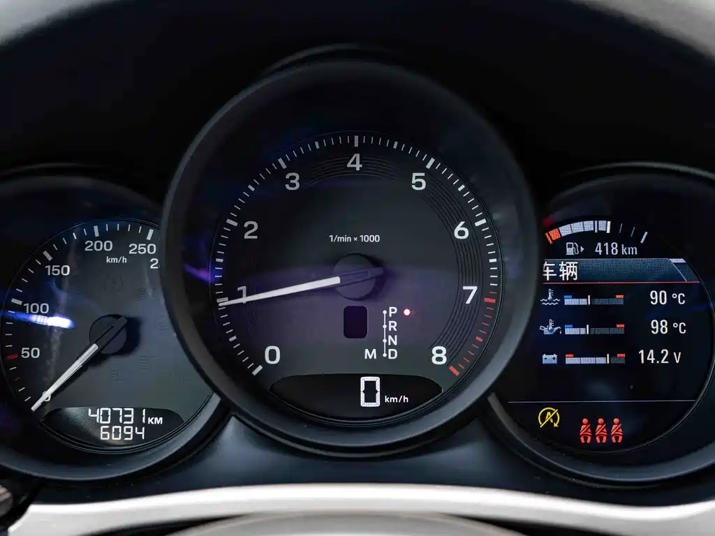 Porsche Macan 2023 — фото 14