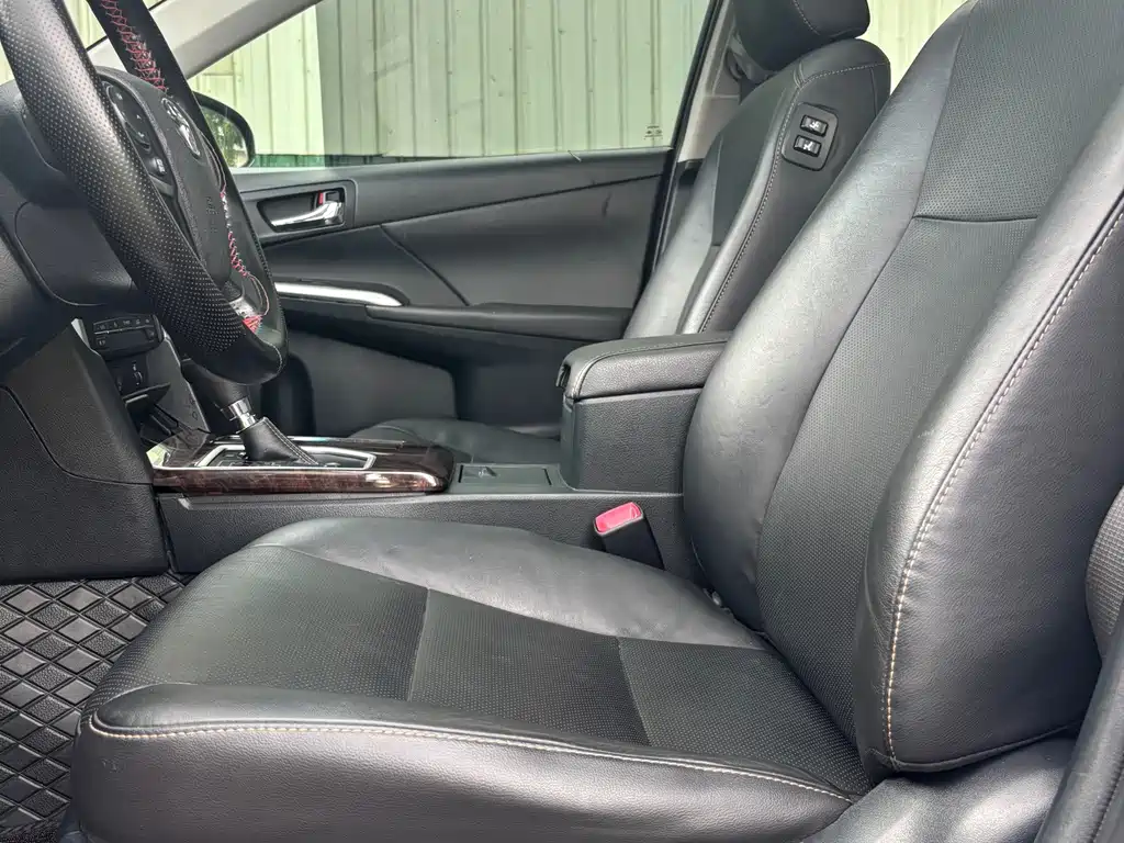 Toyota Camry 2017 — фото 13