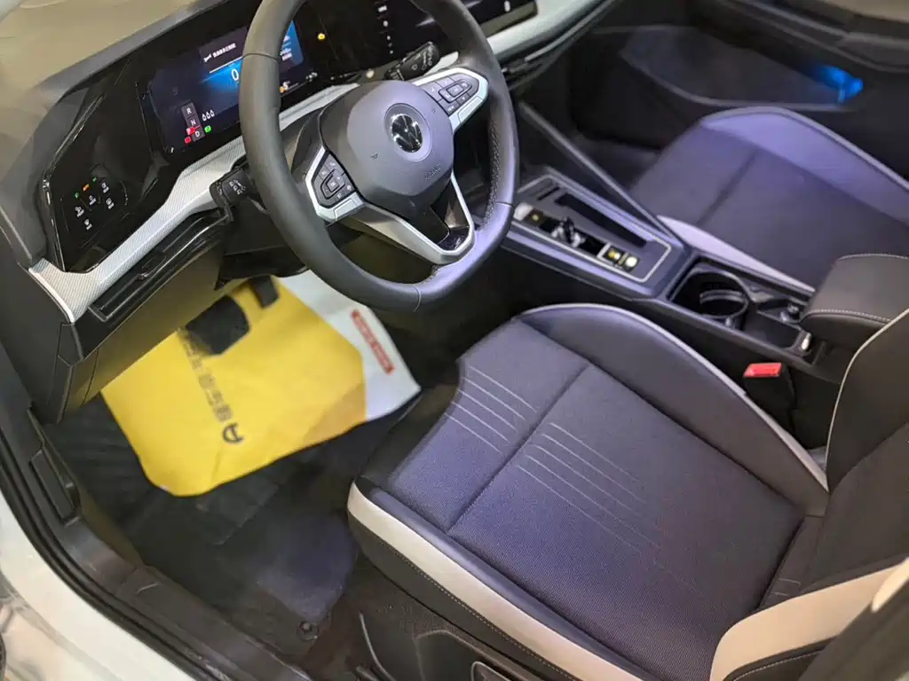 Volkswagen Golf 2023