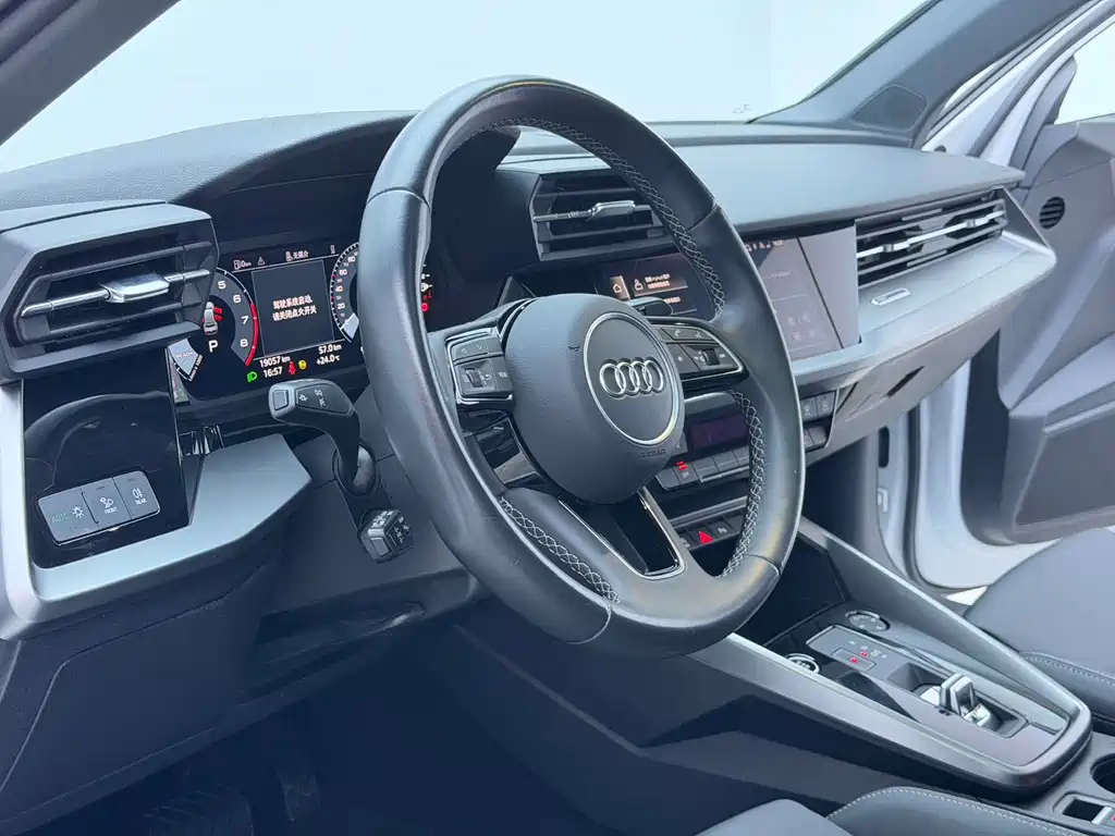 Audi A3 2023 — фото 12
