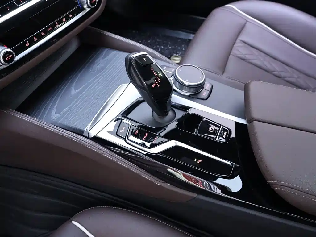 BMW 5 Series 2023 — фото 12