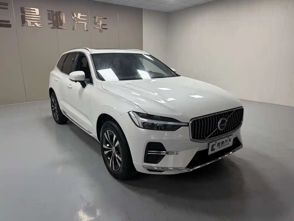 Volvo XC60 2022 — фото 3