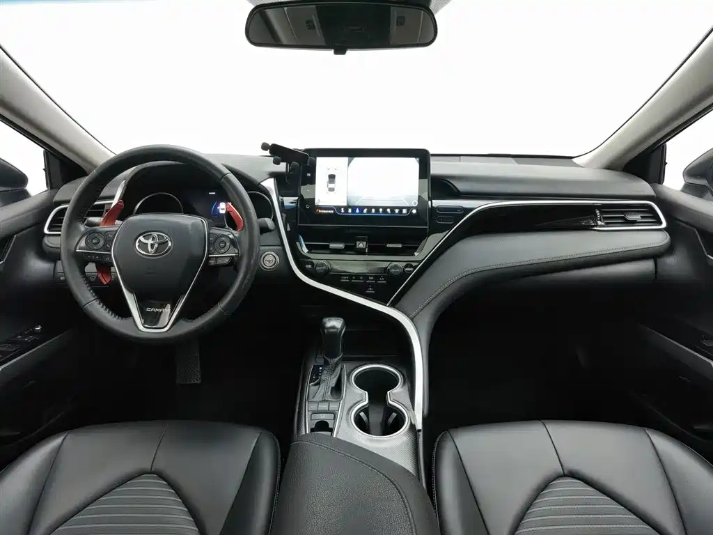 Toyota Camry 2022 — фото 5