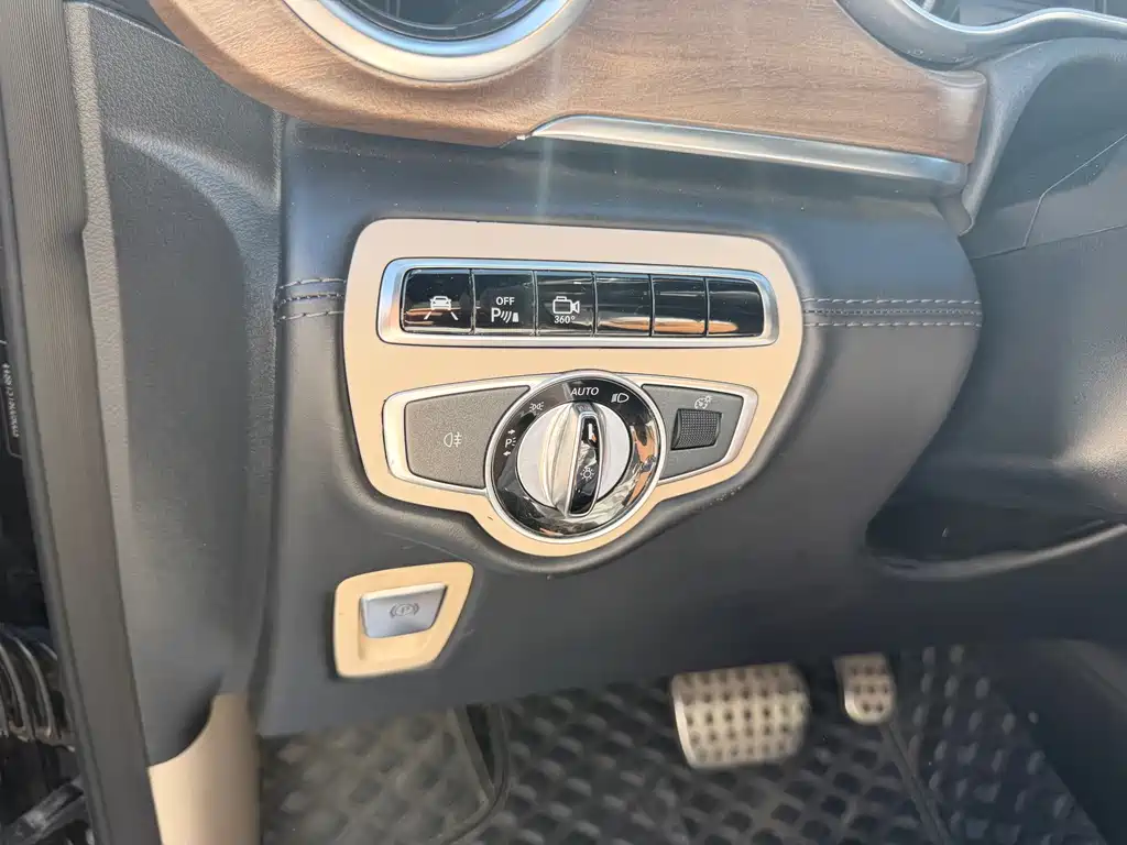 Mercedes-Benz V-Class 2017 — фото 11