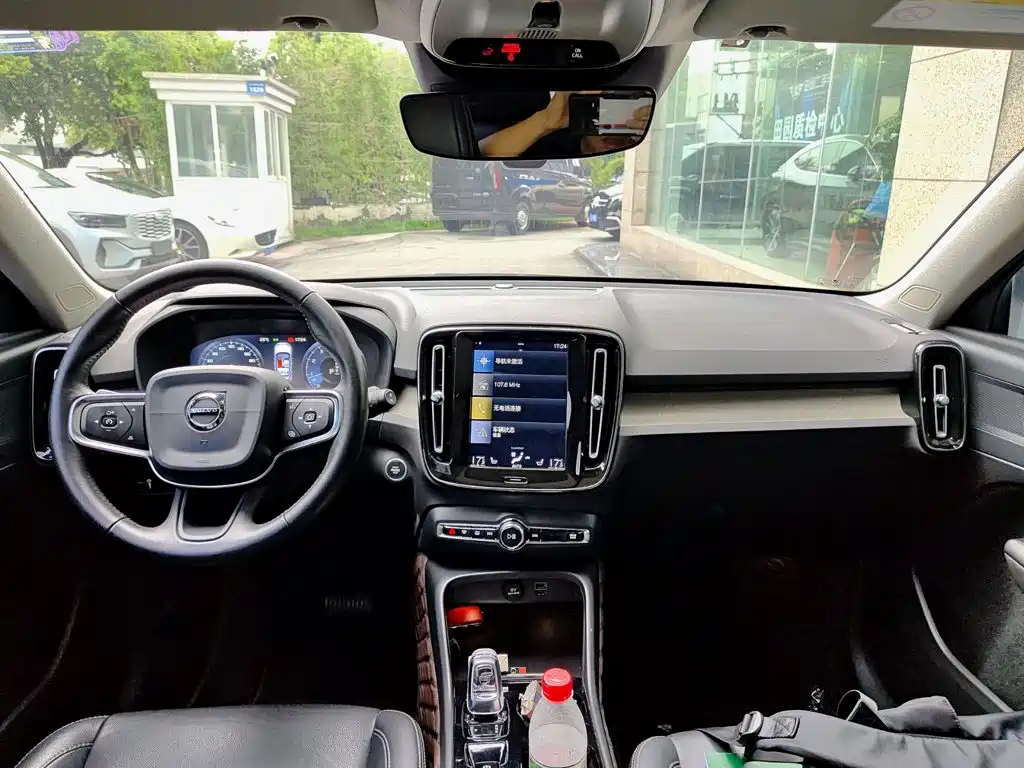 Volvo XC40 2020 — фото 10